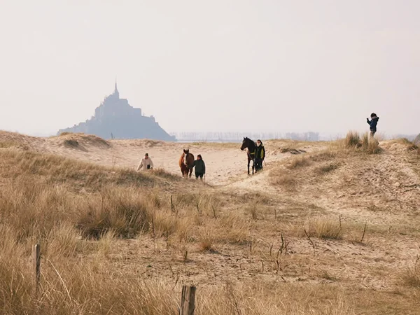 Marches méditatives avec les chevaux dans les dunes de la Baie du Mont Saint-Michel